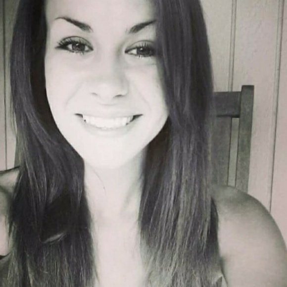 Meet your Posher, Carolyn - Picture 1 of 1